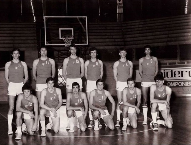 Nazionale Militare Cism 1972: Quercia, Meneghin, Serafini, Pieric, Cerioni (Simmenthal), Bariviera (Simmenthal). In ginocchio Caglieris, Giomo(Simmenthal), Bastianoni, Riva, Villetti, Malagoli. Allenatore Giancarlo Primo.